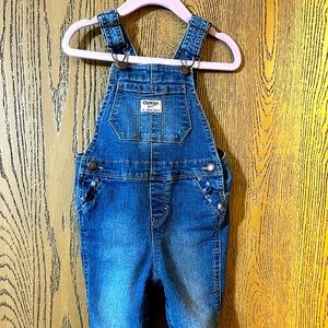 Old school overalls with a feminine twist 🎀